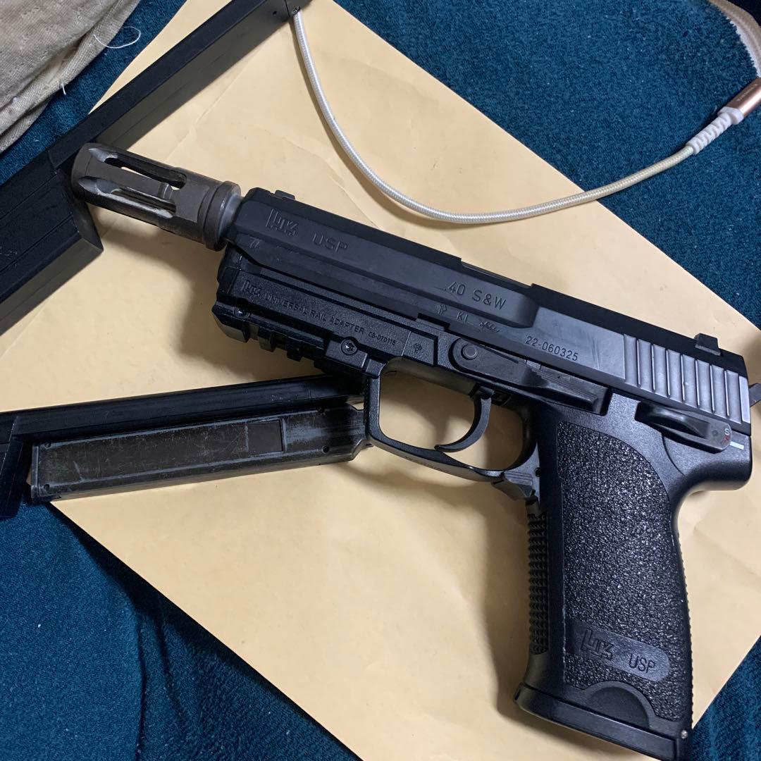 電動ハンドガン、マルイ、マガジン4つ