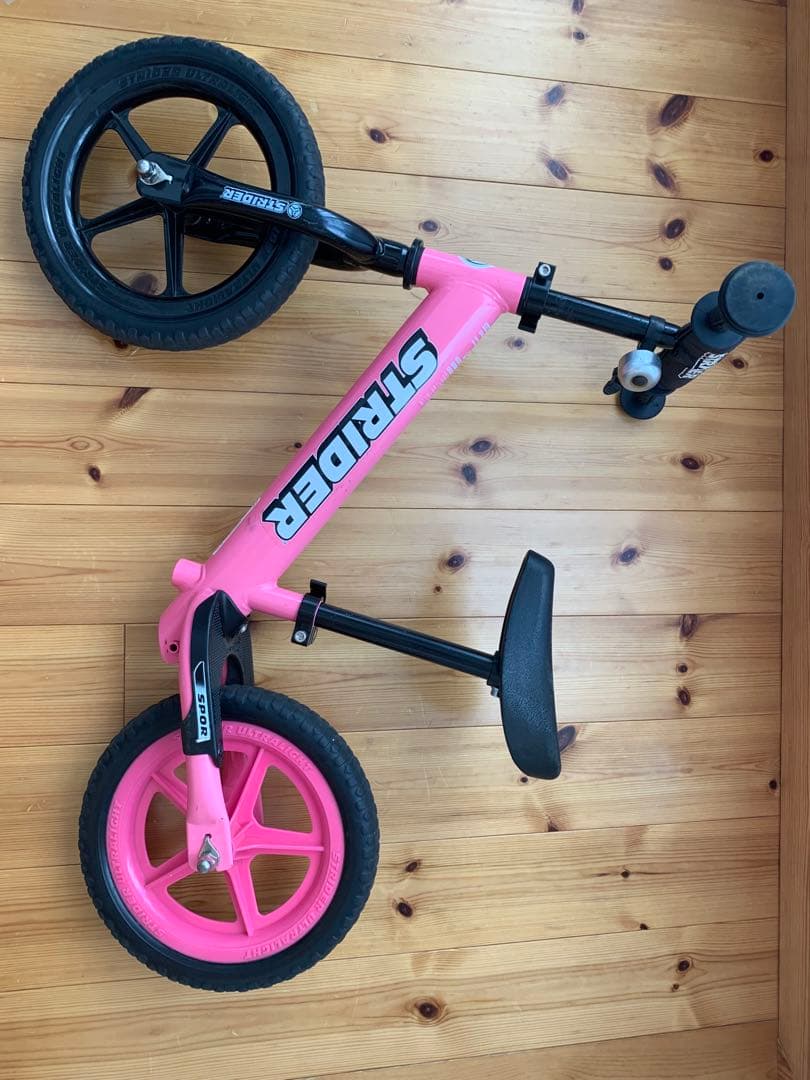 ★ストライダー★STRIDER★スポーツモデル★新品タイヤ1本★12インチピンク