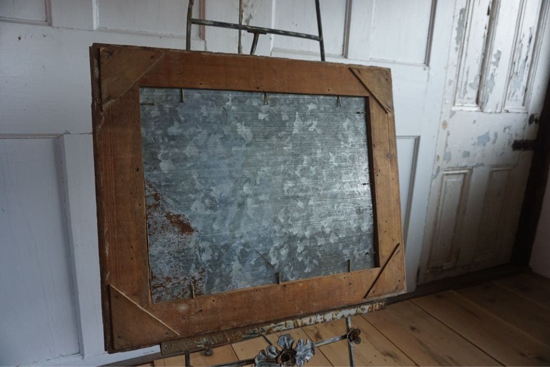 大きなアンティークフレームのブリキサインボード　看板　店舗什器　額縁　古道具