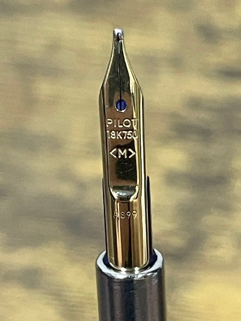 未使用に近い　シール付き　18金　ゴールド　中字　キャップレス　万年筆　備品付き