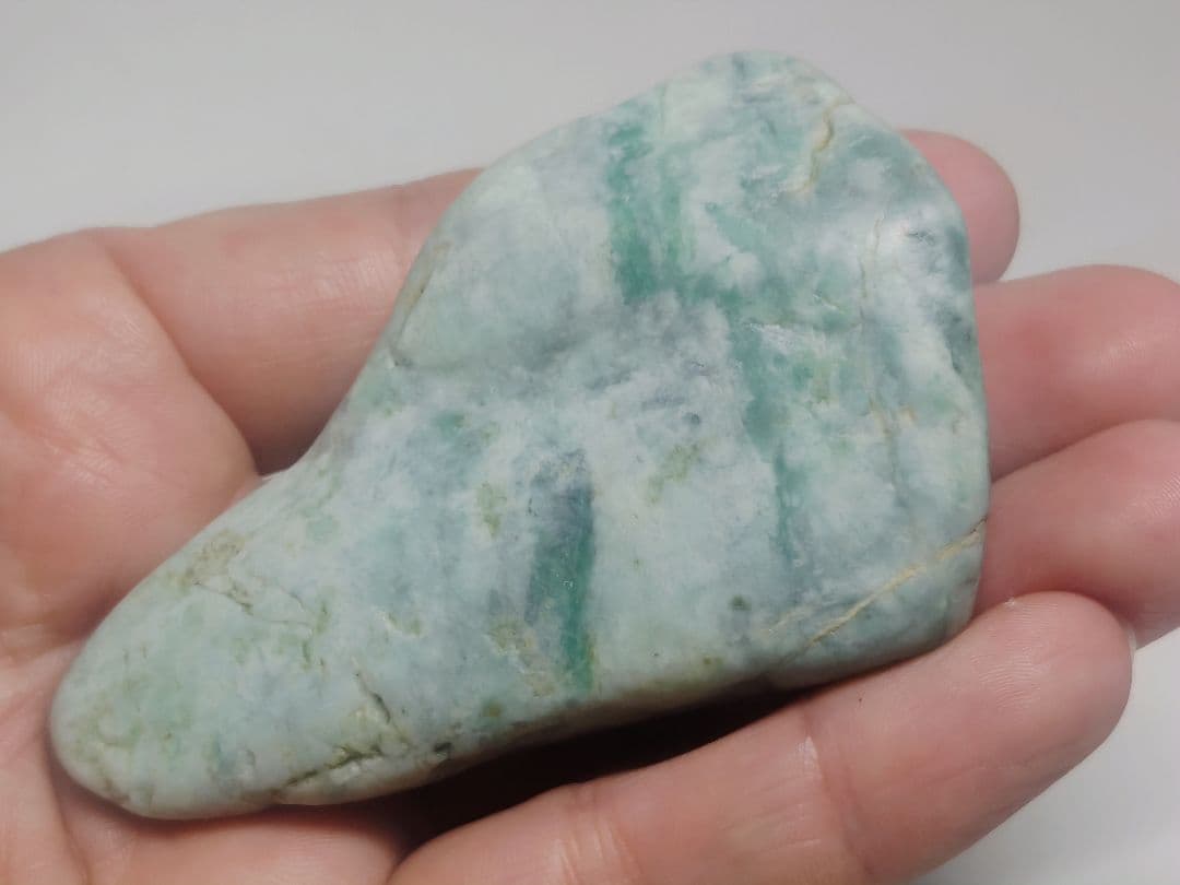 濃緑 121g 翡翠 ヒスイ 原石 鑑賞石 自然石 誕生石 鉱物 鉱石 水石