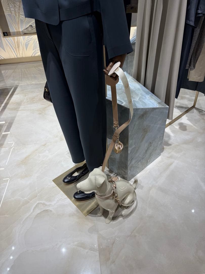 Giorgio Armani ベージュレザー首輪