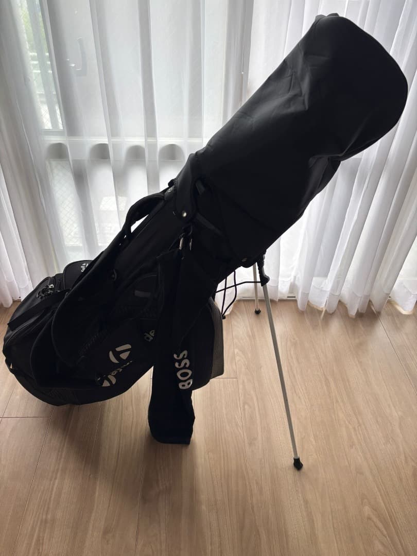 TaylorMade スタンドバッグ ブラック (タオル３枚付き）