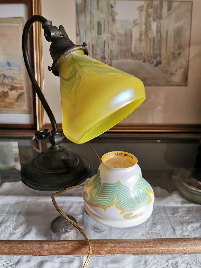 アンティーク 玉虫色イエロー&翠&乳白&桜 ファブリル系ガラス ランプスタンド