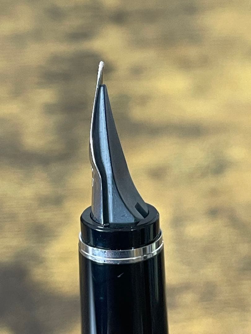 新品未使用　金属軸　エラボー　SFニブ　ブラック　パイロット　万年筆　備品あり