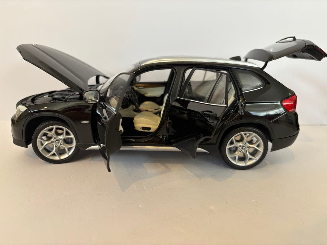  X1 xDrive 28i E84 ミニカー京商 1/18 Kyosho