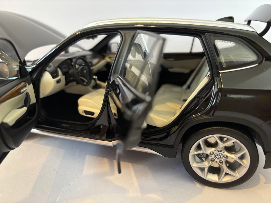  X1 xDrive 28i E84 ミニカー京商 1/18 Kyosho