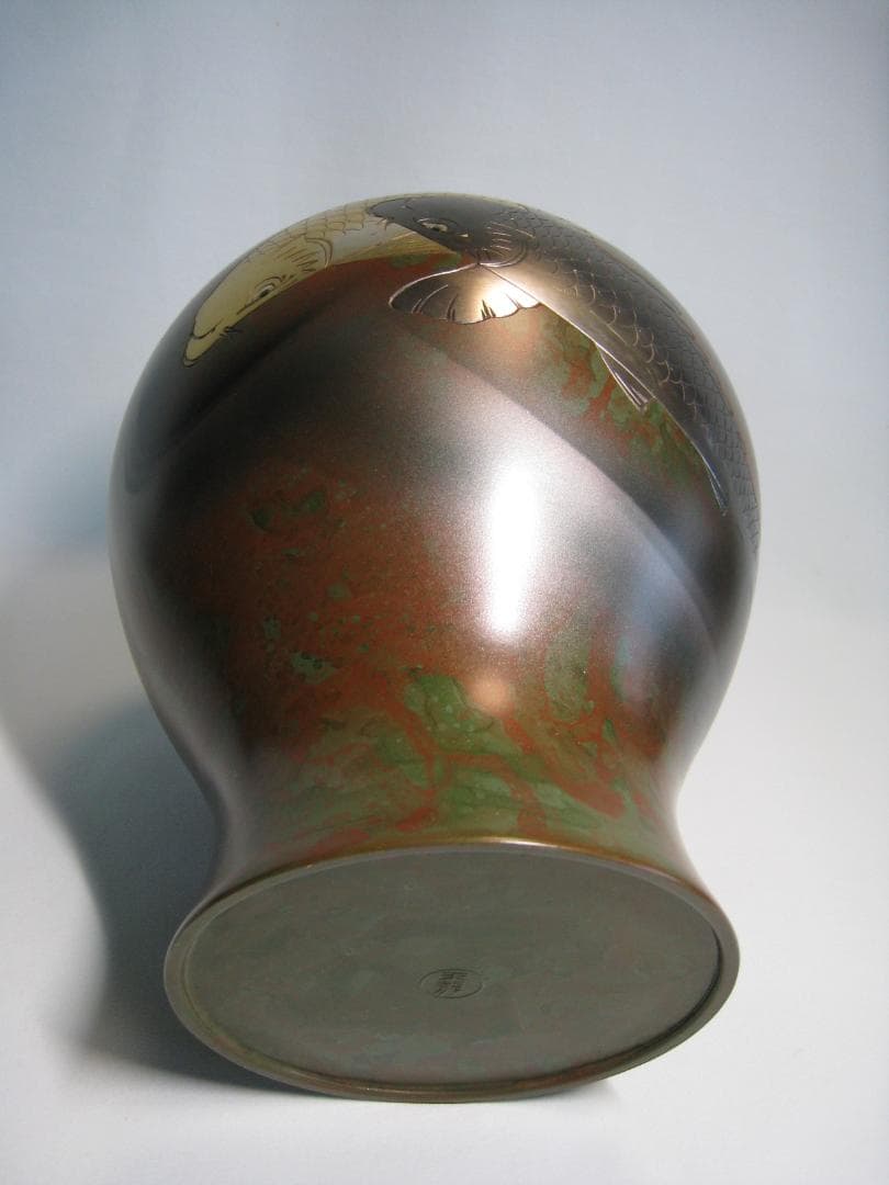 銅製花瓶　　【金彩銀彩鯉双魚文飾り壺】　高さ約27.7㎝