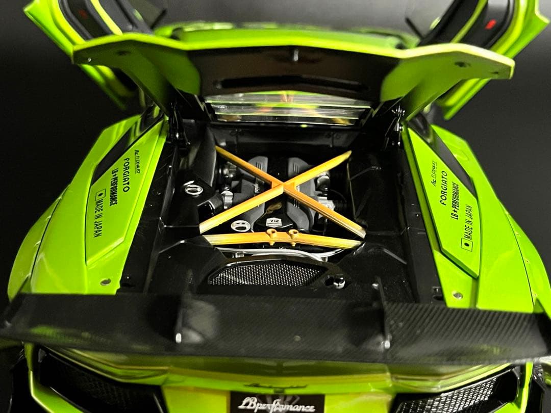 【限定】AUTOart LBWK ランボルギーニ・アヴェンタドール 1/18