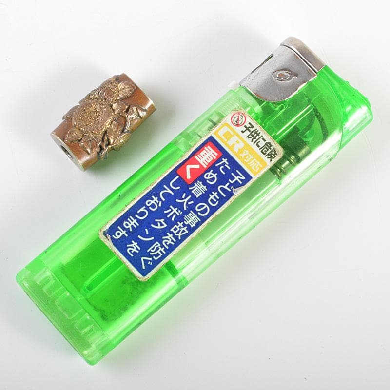 時代金工細工　古銅鍍金　花刻　緒締　V　R7366