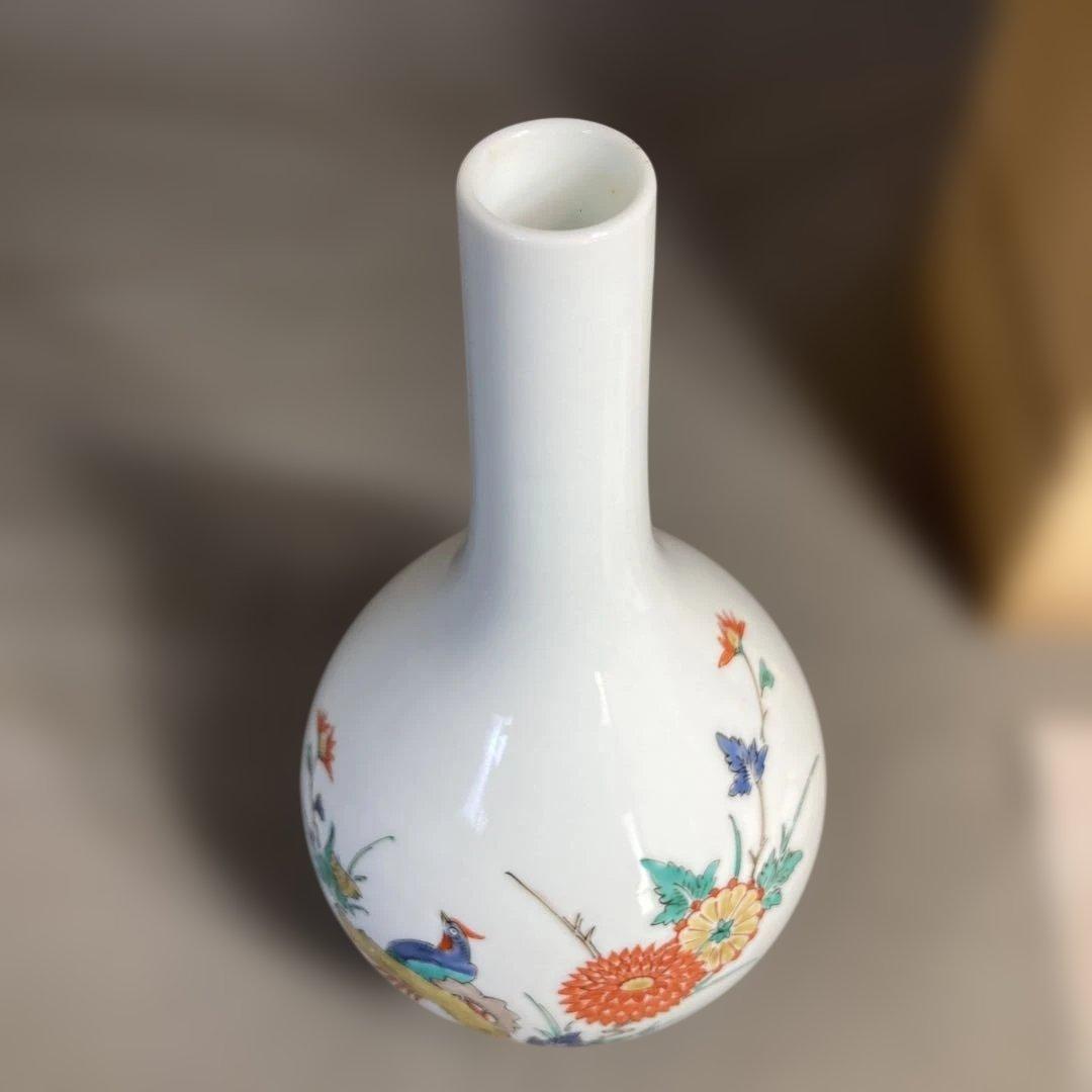 【柿右衛門】赤絵の伝統　名窯　人間国宝　十四代酒井田柿右衛門作　錦菊花鳥文　花瓶