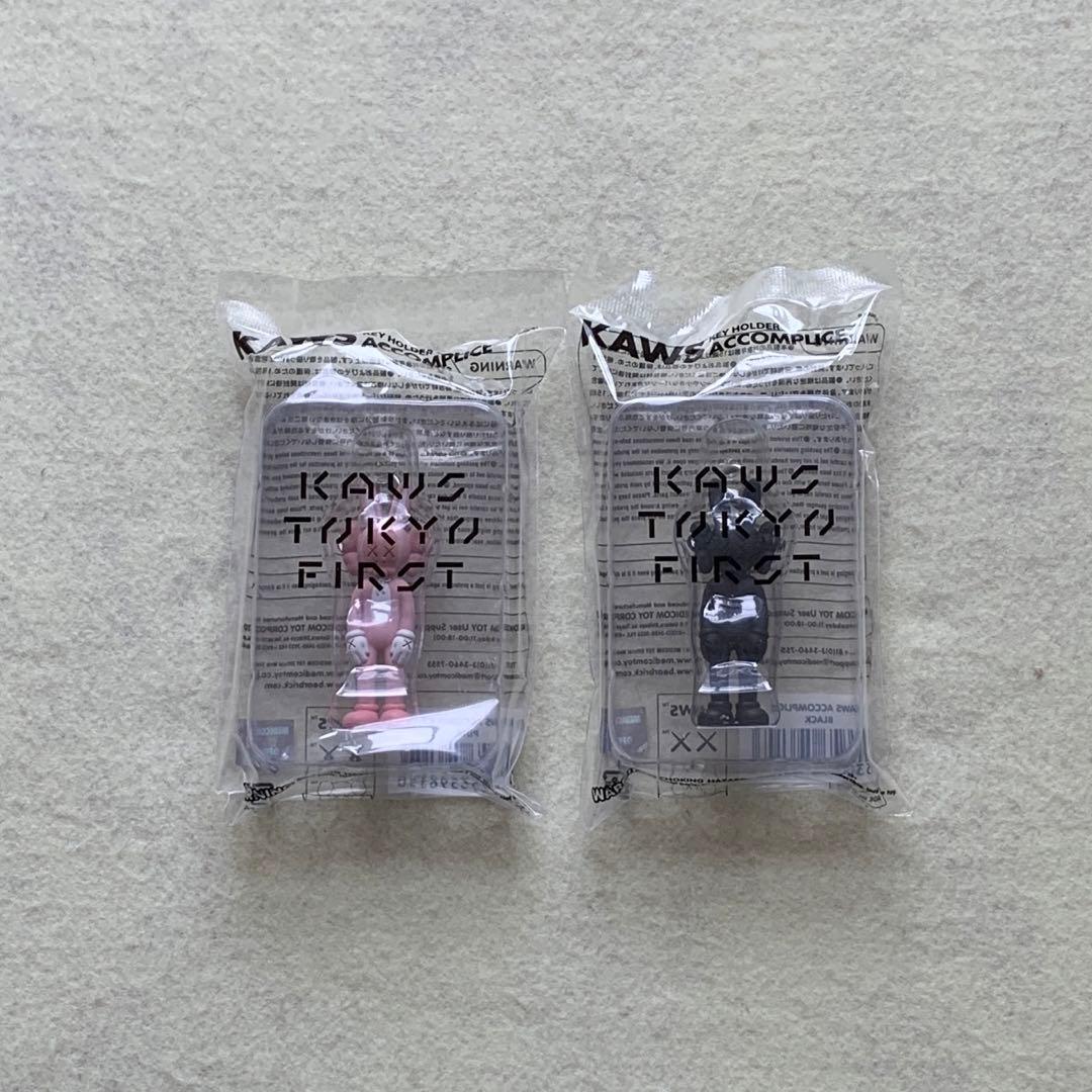 KAWS ACCOMPLICE KEYHOLDER PINK BLACK カウズ
