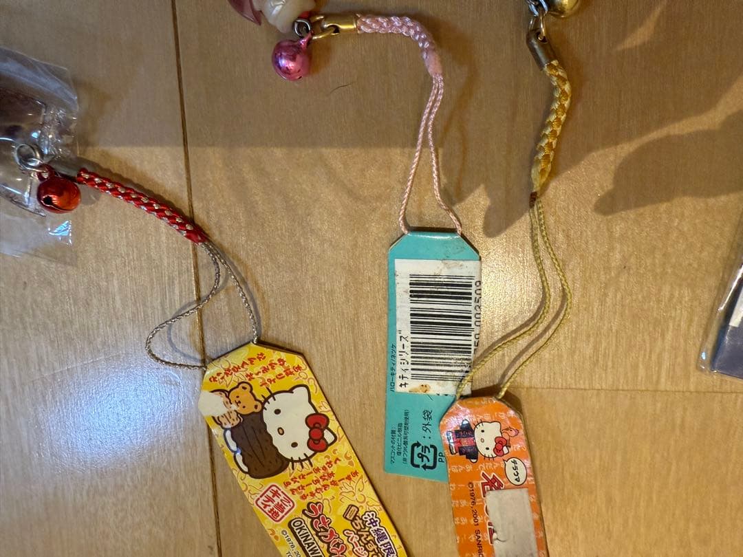 ご当地キティ 根付け ストラップ　キーホルダーまとめ売り　90個以上