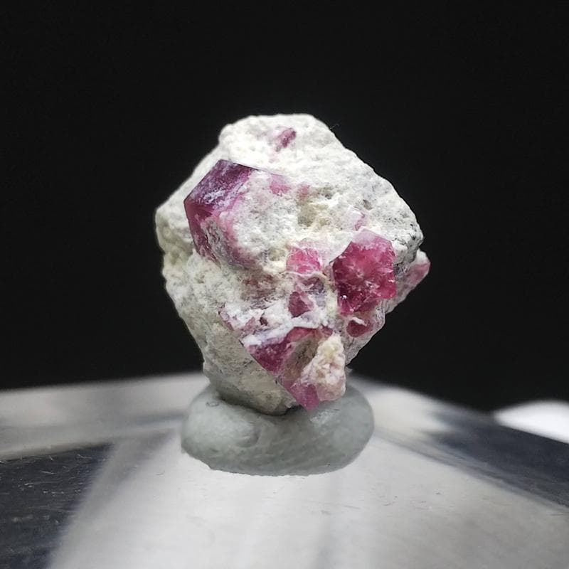 351 複数結晶 レッドベリル ビクスバイト レッドエメラルド 結晶 標本