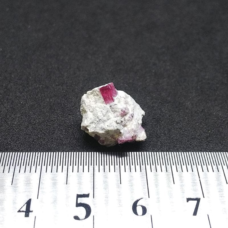 351 複数結晶 レッドベリル ビクスバイト レッドエメラルド 結晶 標本