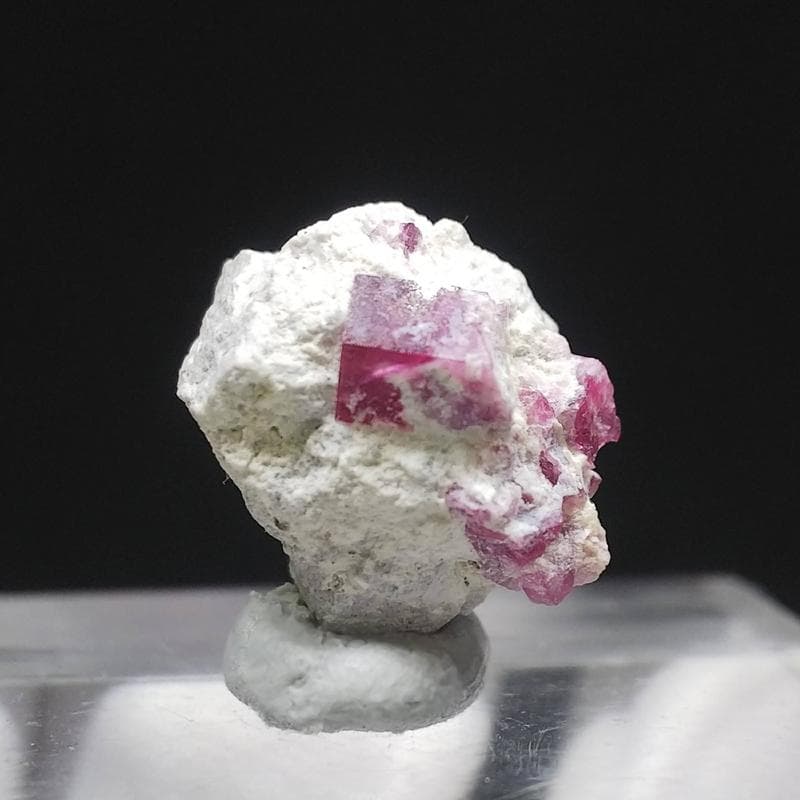 351 複数結晶 レッドベリル ビクスバイト レッドエメラルド 結晶 標本