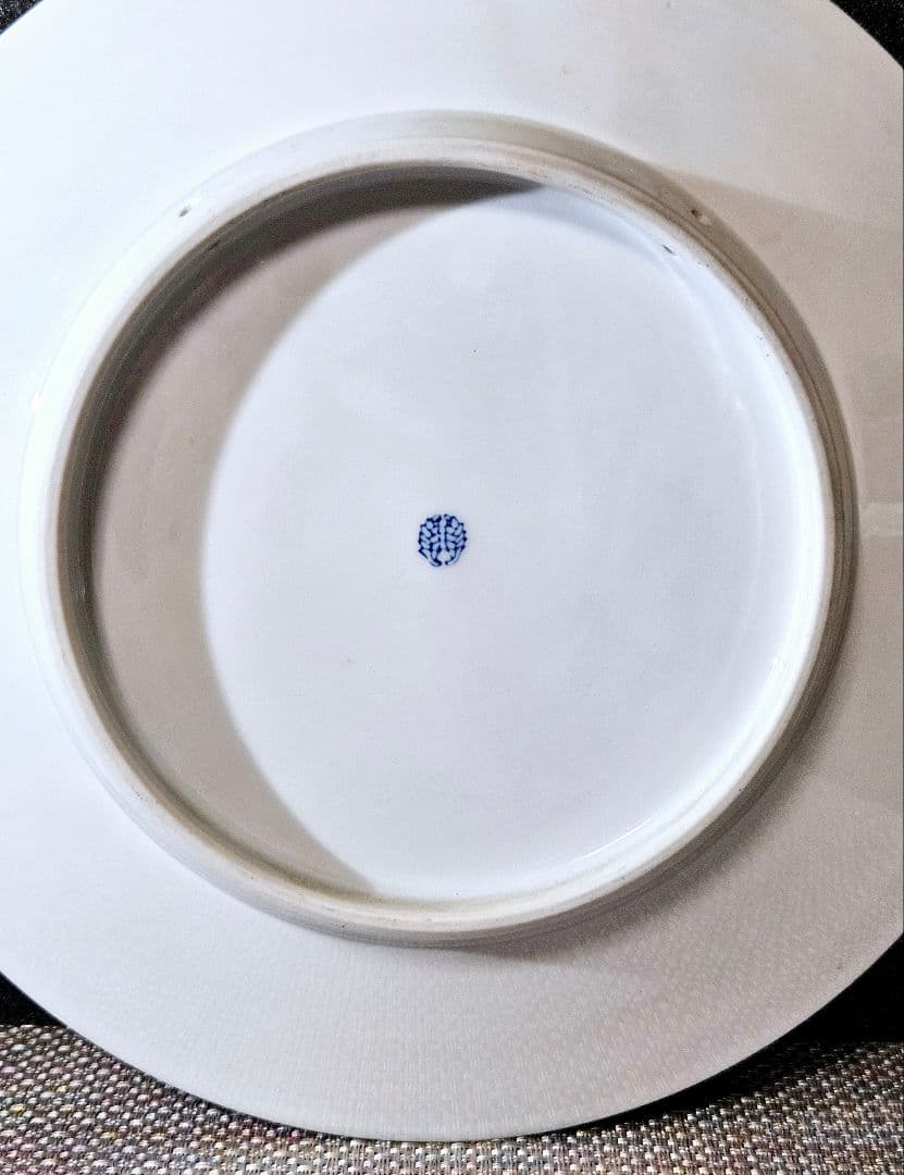 鍋島焼　鍋島御庭焼　名工　市川光春 作　 草花文様　飾り皿額皿　 約26.6cm