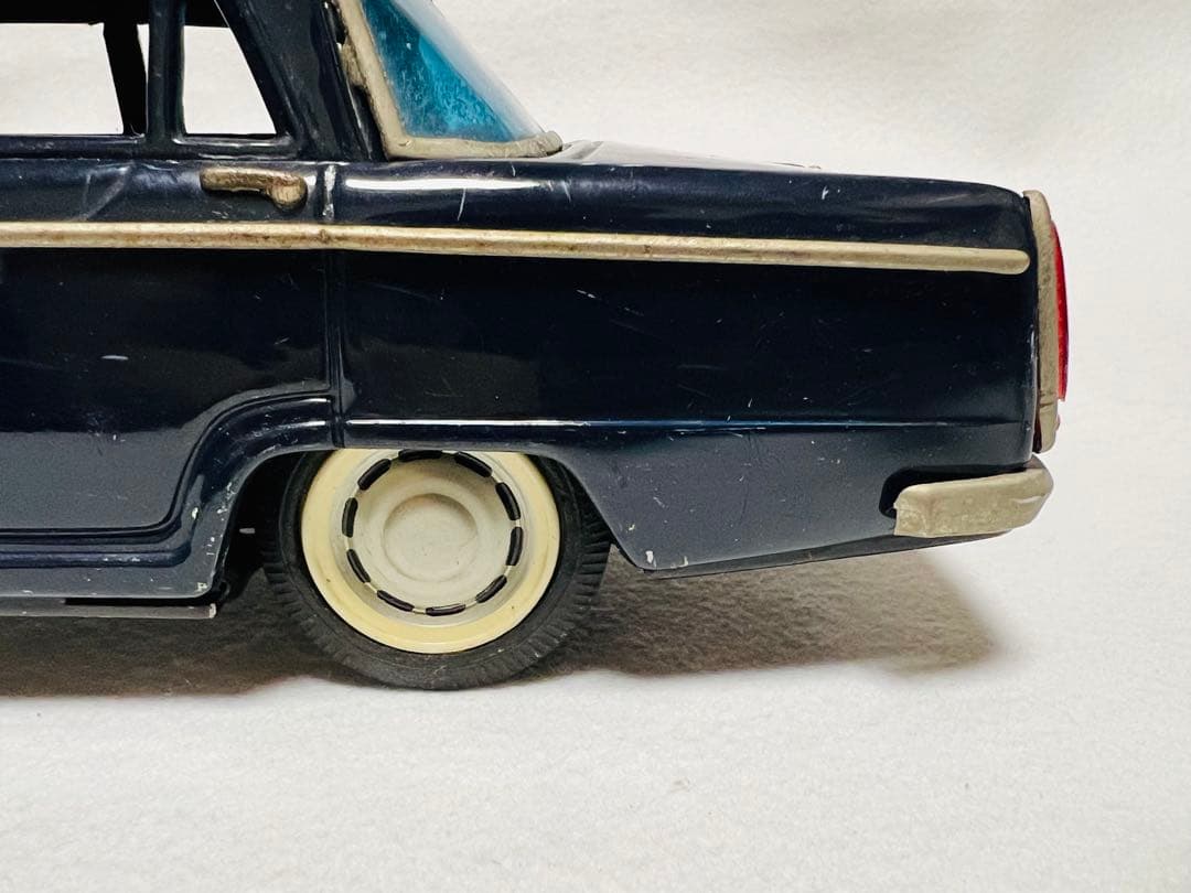 昭和レトロ　イチコー　ブリキ　日産セドリック・カスタム　縦目4灯　初期