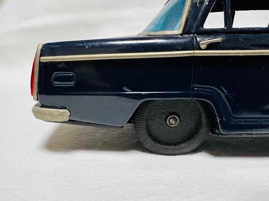 昭和レトロ　イチコー　ブリキ　日産セドリック・カスタム　縦目4灯　初期