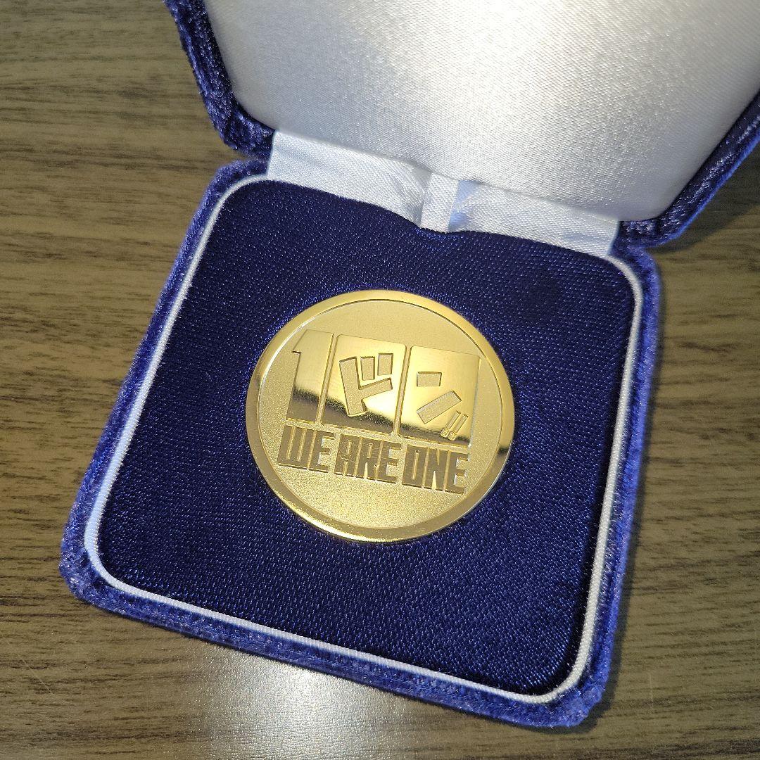 ONE PIECE 100巻発売記念メダル　ワンピース　金メダル