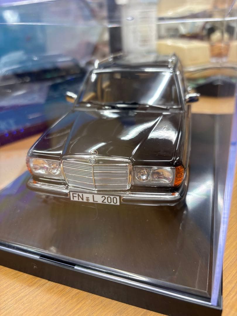 NOREVメルセデスベンツ２００Ｔミニカー