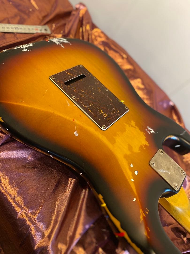 英国VINTAGE社ICONシリーズ v6スプラッター塗装ストラト