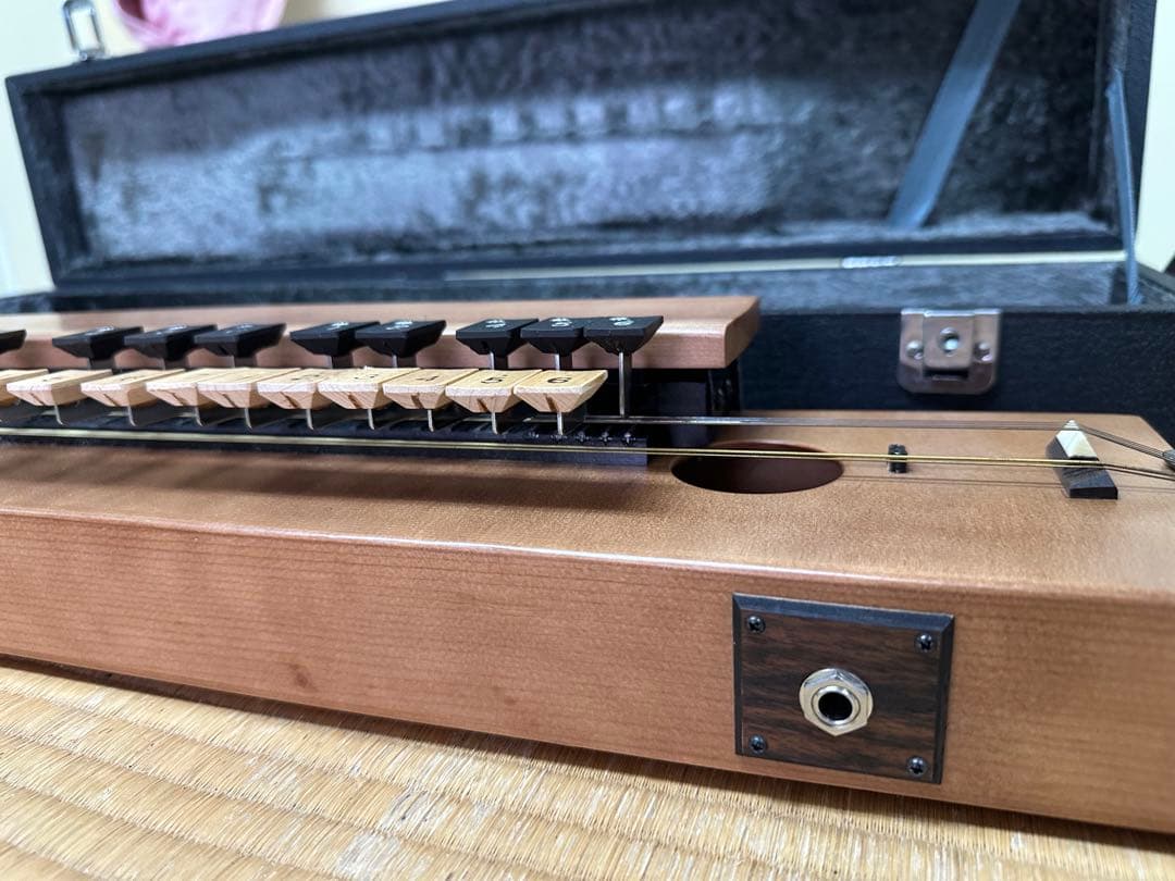 【木製琴 ハードケース付き】　お琴　弦楽器　音楽　三味線　日本伝統