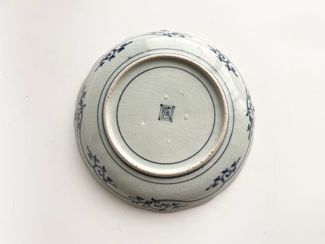 骨董　アンティーク　古伊万里　染付窓絵　花文様　輪花縁　七寸皿　渦福