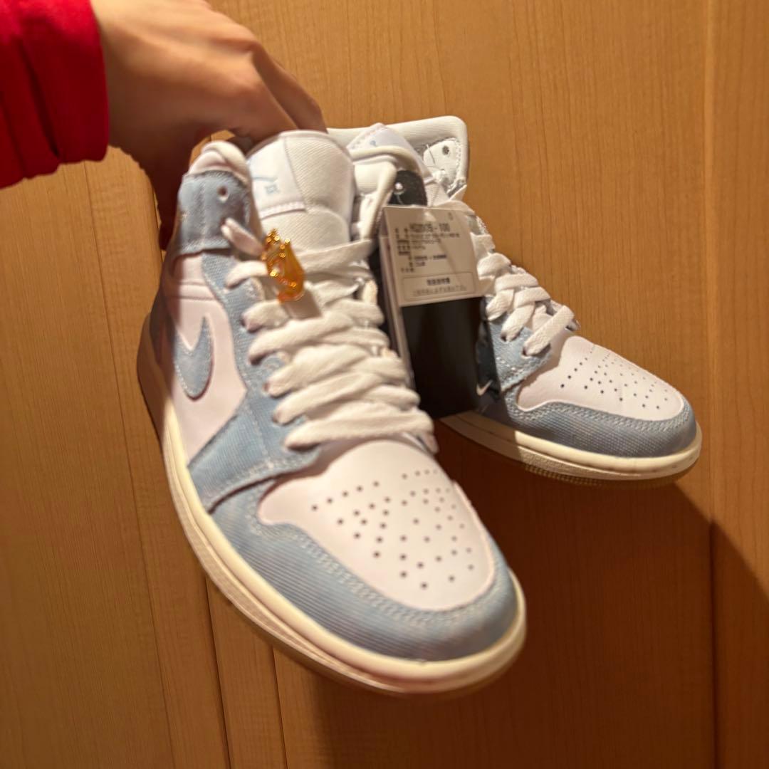 ジョーダン ブランド ウィメンズ エア ジョーダン 1 MID SE /