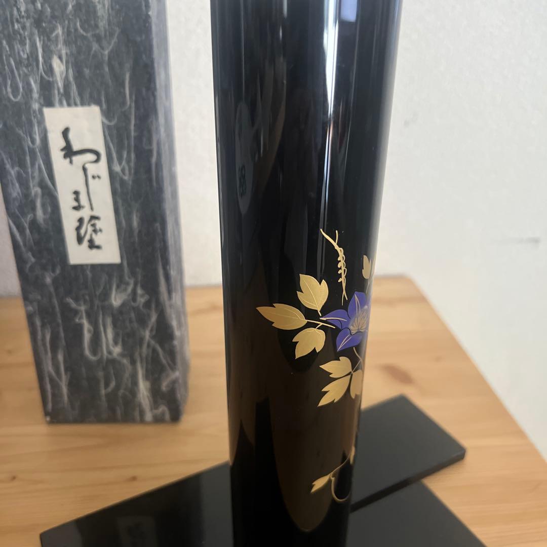 漆器 円筒形花瓶 金色紫色模様　外箱付き