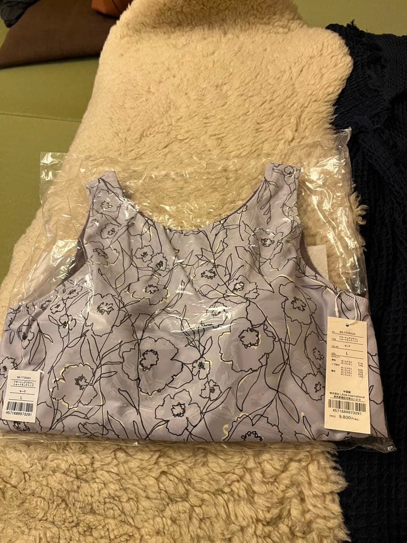 スカラー　花柄薄紫色ヨガトップス