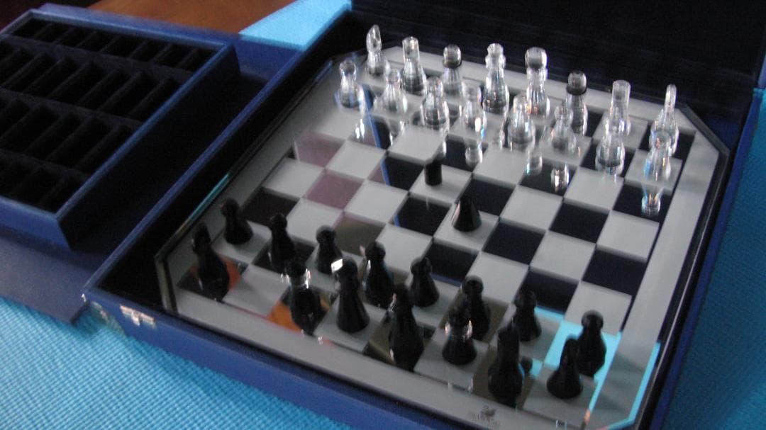 呪われたスワロフスキー・チェスセット