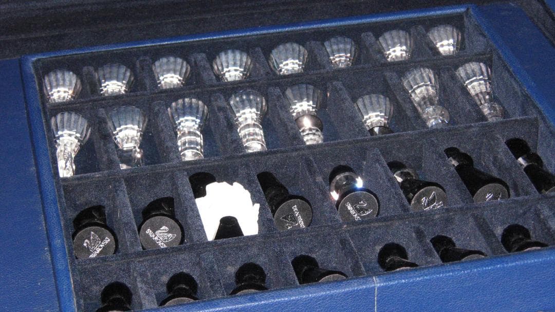 呪われたスワロフスキー・チェスセット