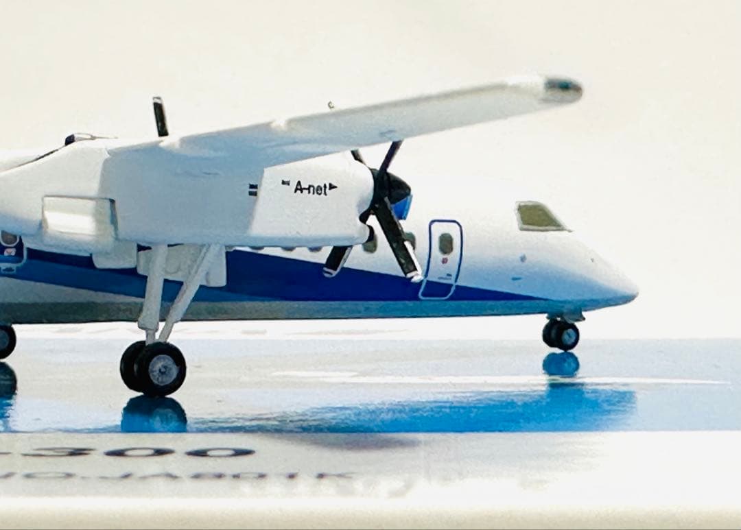 全日空商事 1/200 DHC-8-300 A-net(ANA WINGS)