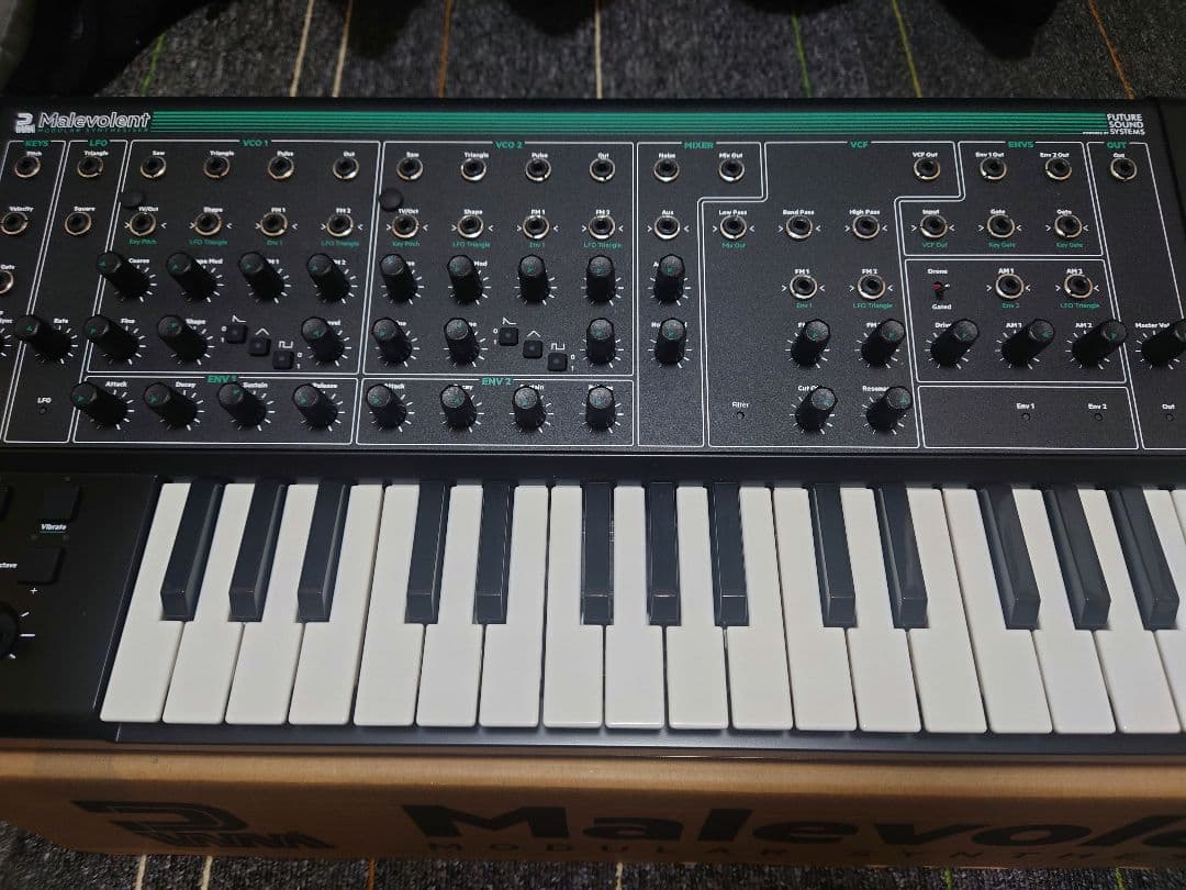 Malevolent アナログシンセサイザー 37鍵