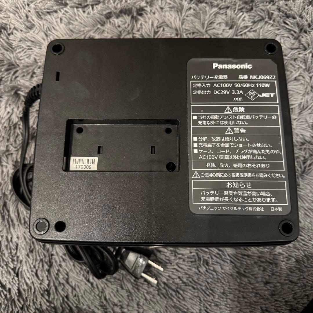 Panasonic 電動自転車　バッテリー充電器 NKJ069Z2