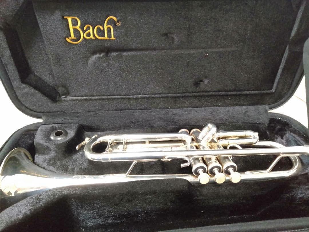 Bach トランペット 本体 付属ケース付き