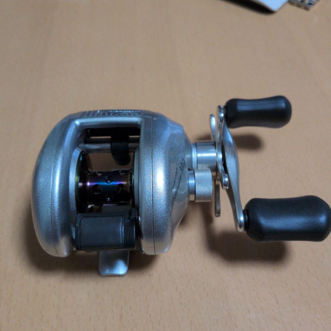 スコーピオン メタニウムMg ベイトリール右巻き