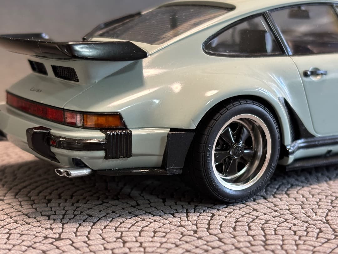 タミヤ　ポルシェ 911ターボ 88 1/24 プラモデル 完成品