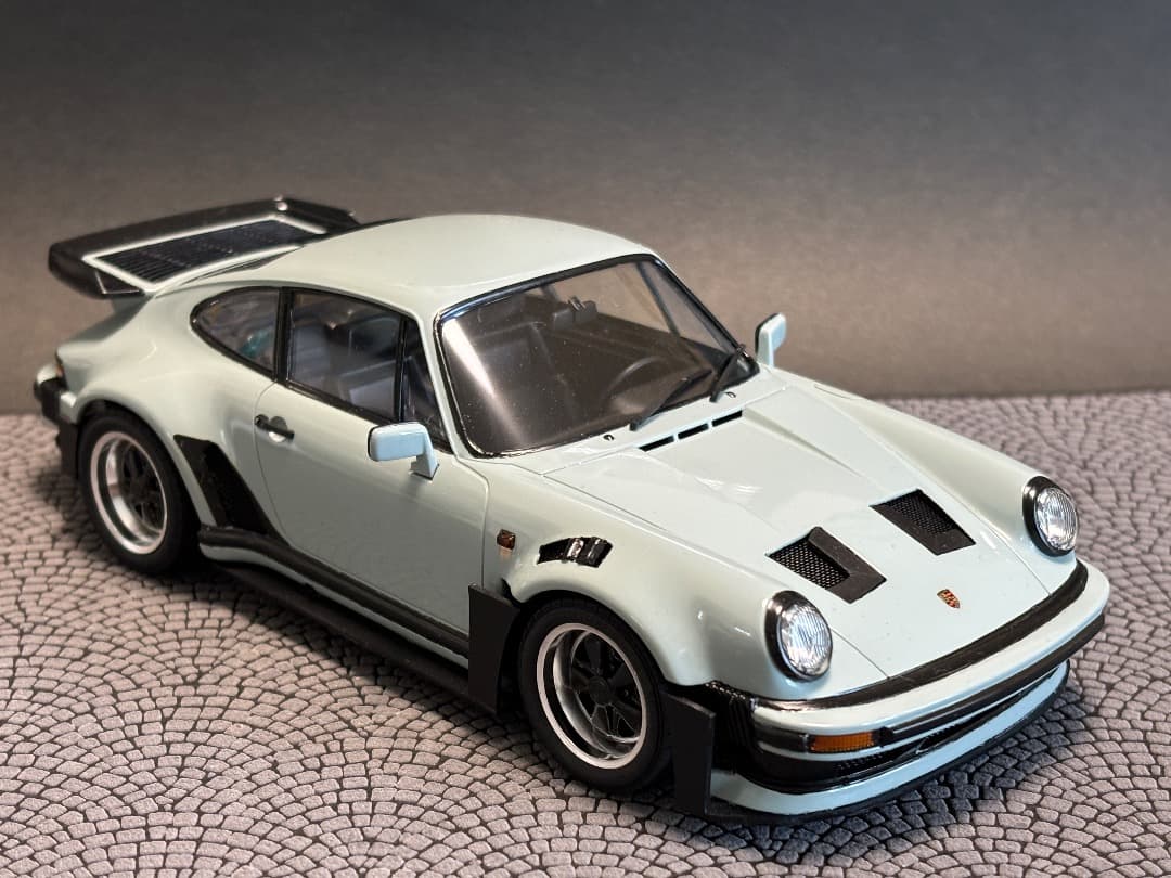 タミヤ　ポルシェ 911ターボ 88 1/24 プラモデル 完成品