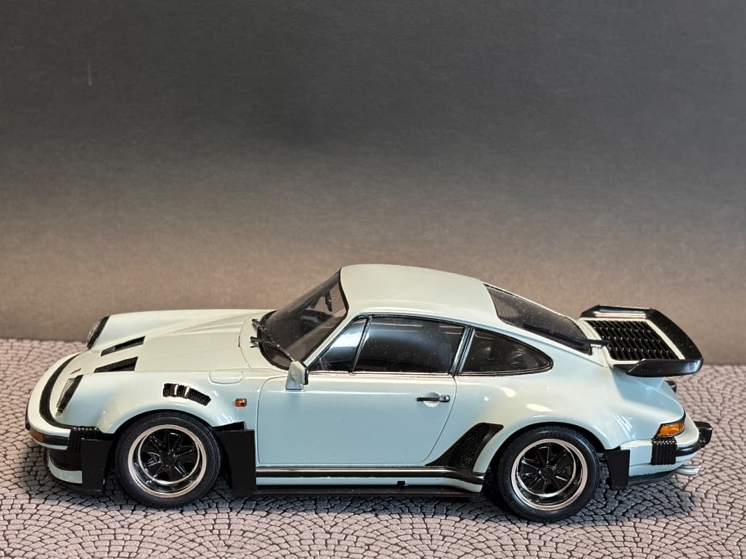 タミヤ　ポルシェ 911ターボ 88 1/24 プラモデル 完成品