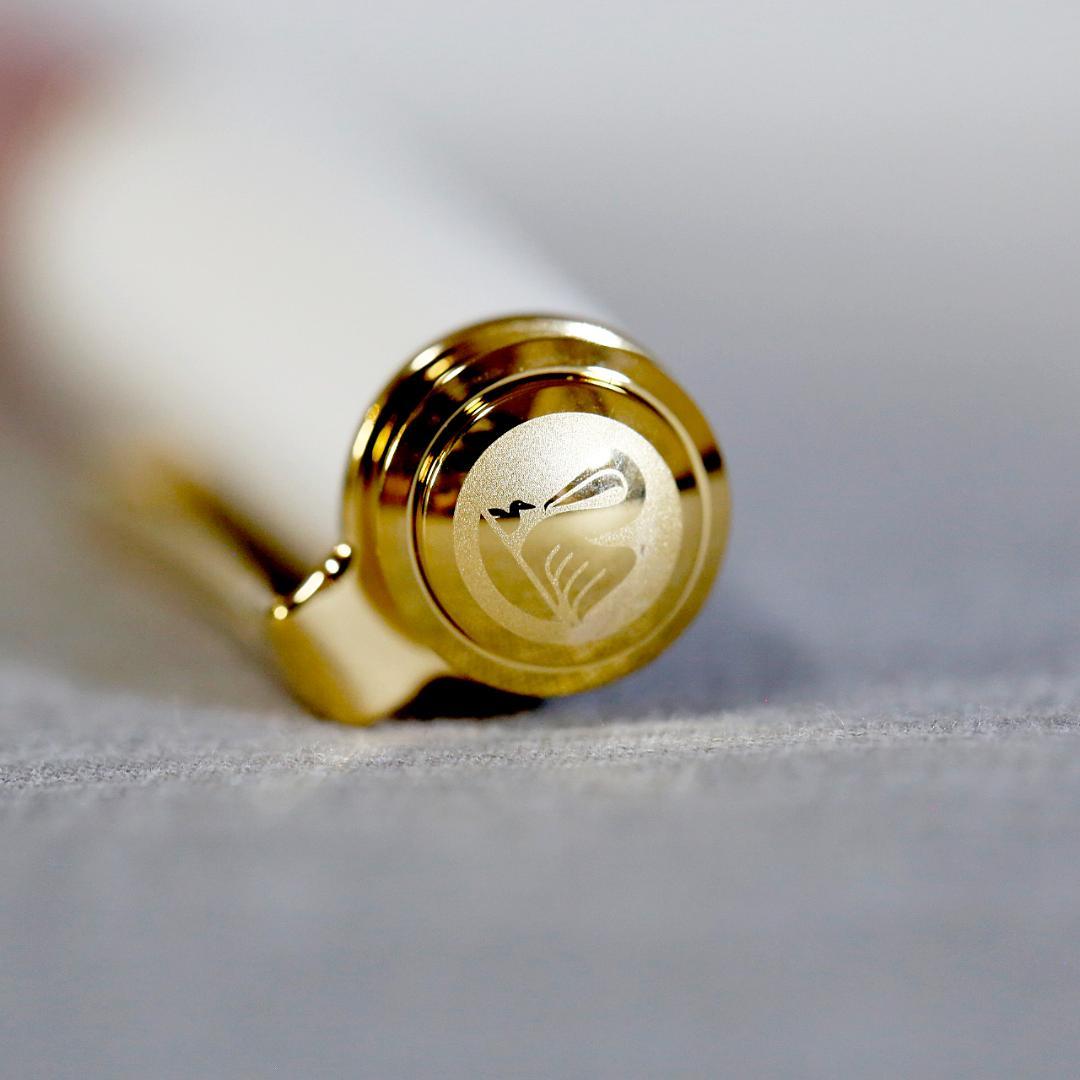 【限定品 極美品】ペリカン 万年筆 Ｍ６００ レッドホワイト スーベレーン