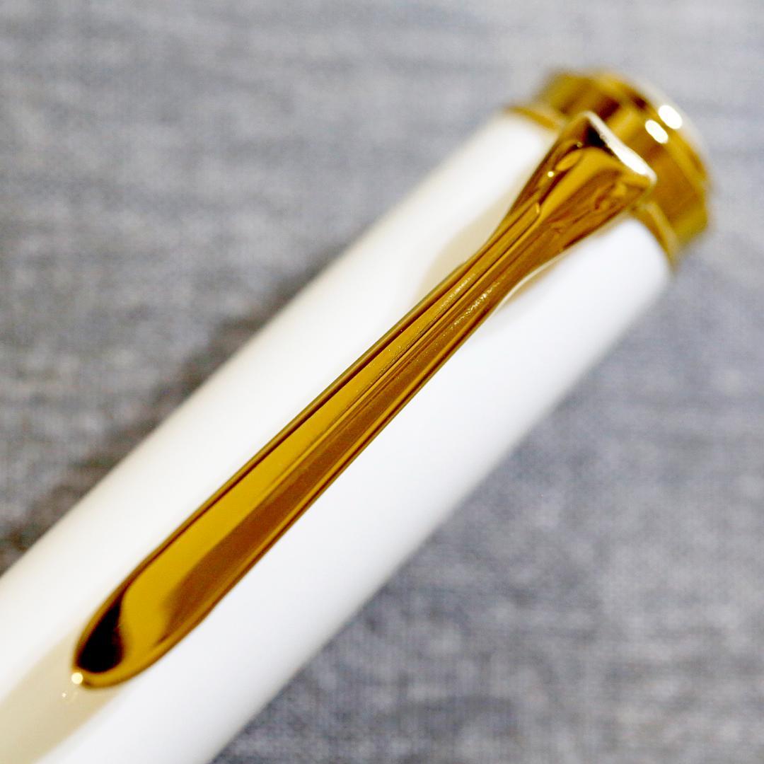 【限定品 極美品】ペリカン 万年筆 Ｍ６００ レッドホワイト スーベレーン