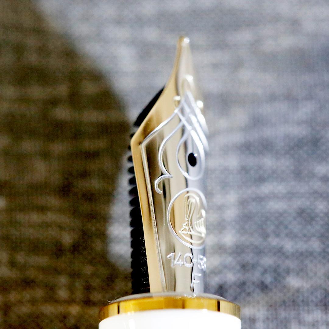 【限定品 極美品】ペリカン 万年筆 Ｍ６００ レッドホワイト スーベレーン