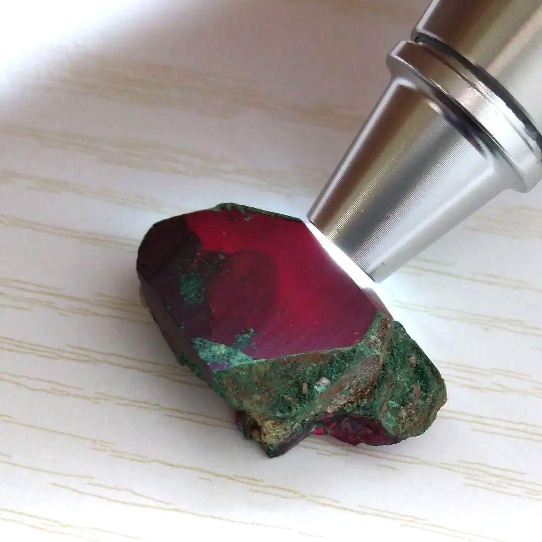 赤銅鉱 （キュプライト）　宝石質 鉱物標本