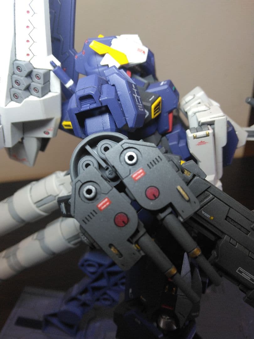 HG アドバンスド・ヘイズル　全塗装完成品　改造品　台座付　説明書付き