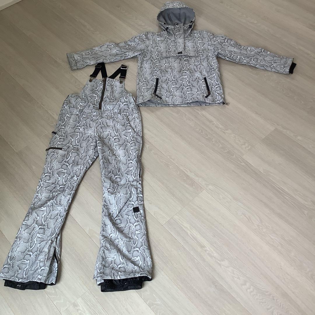063DCレディーススノーボードウェアーLジャケット　ビブパン　セットアップ