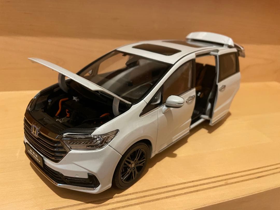 ホンダ ODYSSEY 1/18スケールモデル
