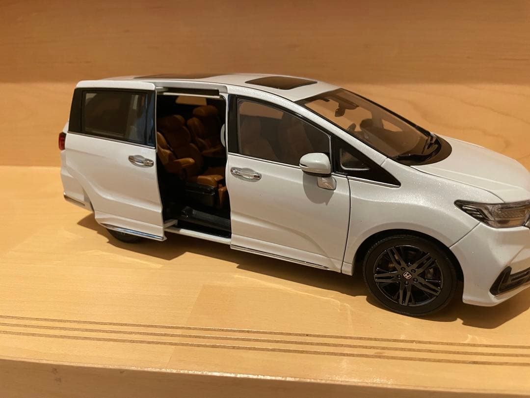 ホンダ ODYSSEY 1/18スケールモデル