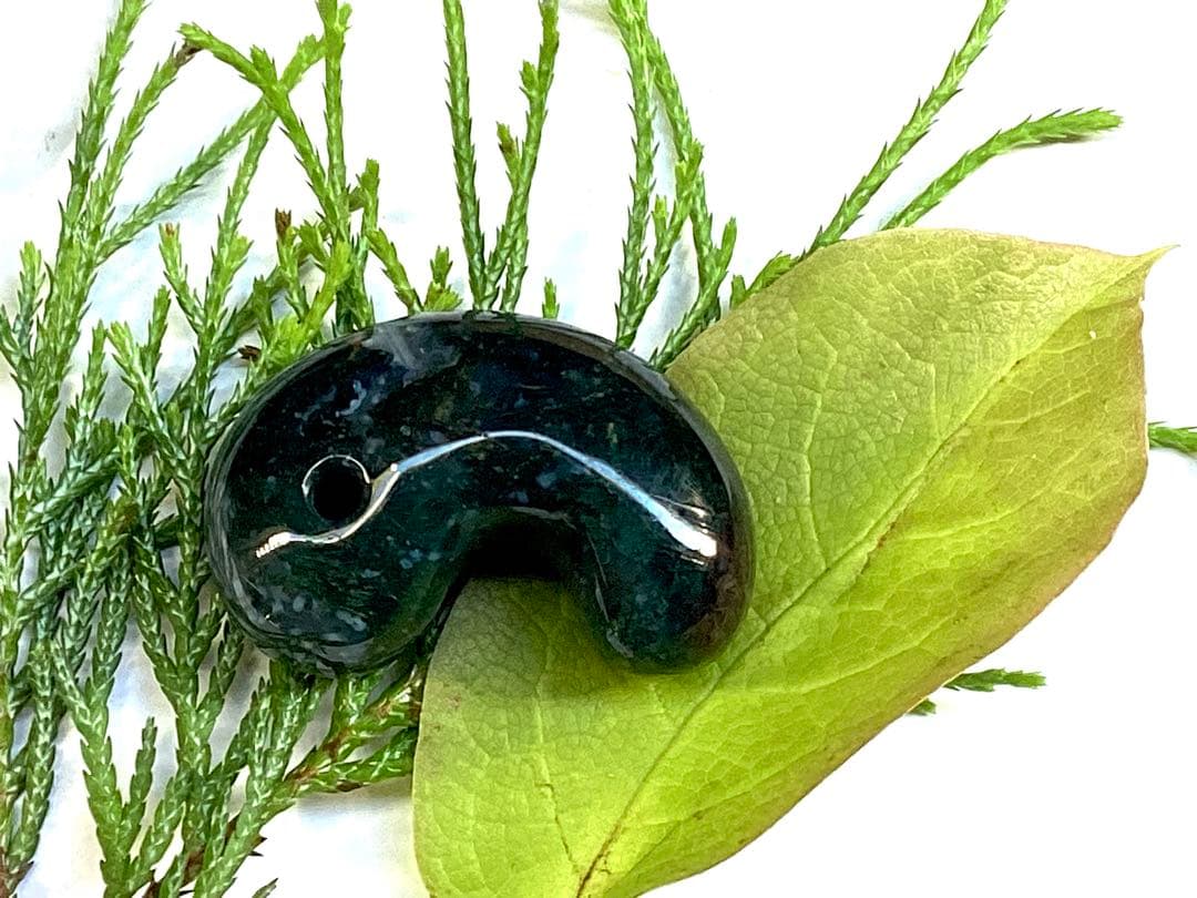 日本一の安価卸しを目指し‼️碧玉‼️出雲石勾玉　最高峰コレクション‼️鑑別書無しの安価